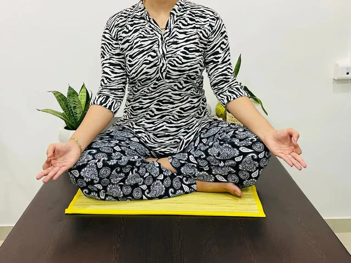 Dharba Grass Yoga Mat (2 x 2 ft) – Sacred, Natural & Energy-Purifying Mat